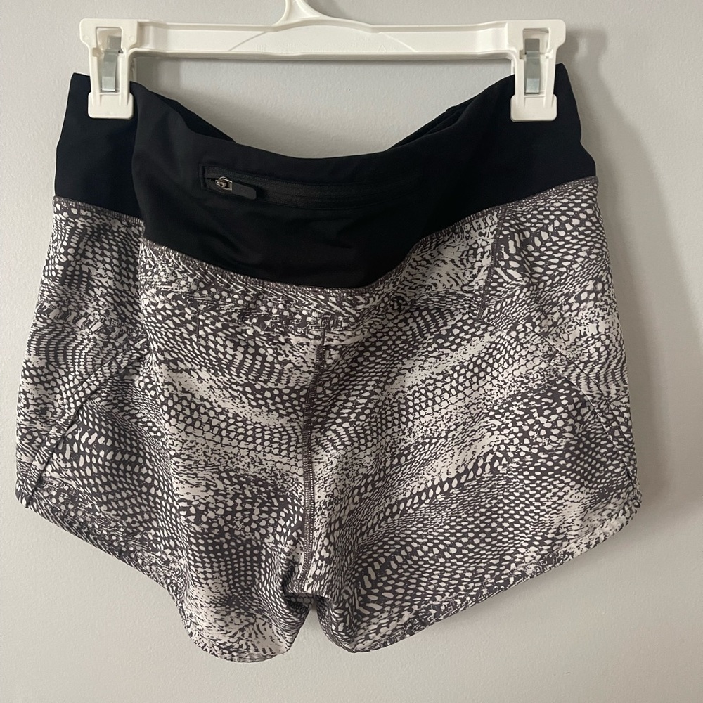 lululemon Speed Up Short - 2.5” - Rare Snake Print - size 8
